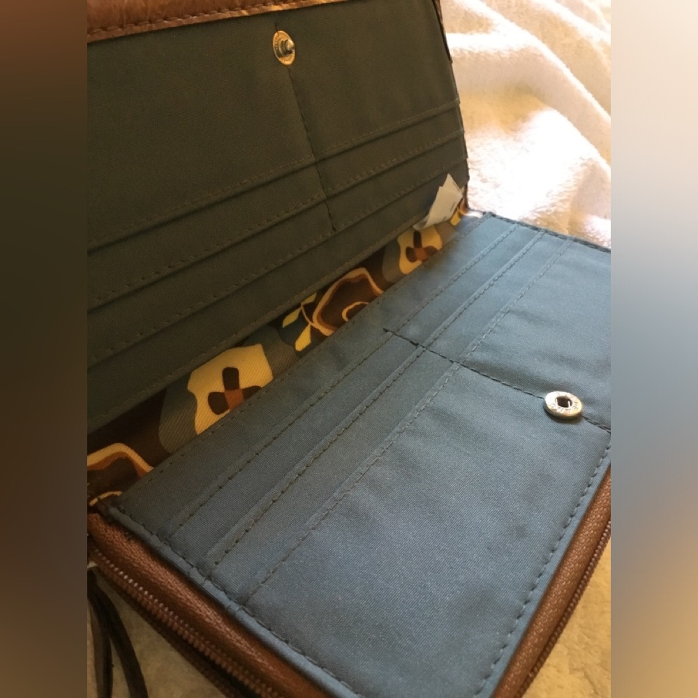 Target Floral Pattern Zip Wallet in Brown and Navy - Picture 6 of 9